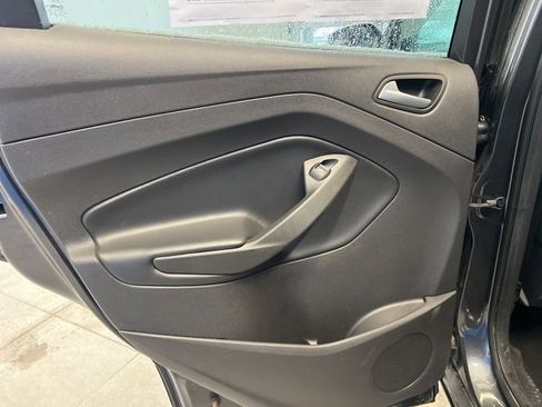 Used 2019 Ford Escape SE image 15