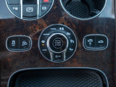 Used 2018 Bentley Bentayga Activity image 21