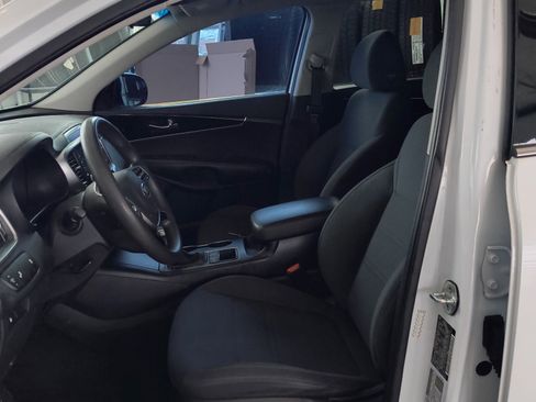 Used 2020 Kia Sorento LX image 11