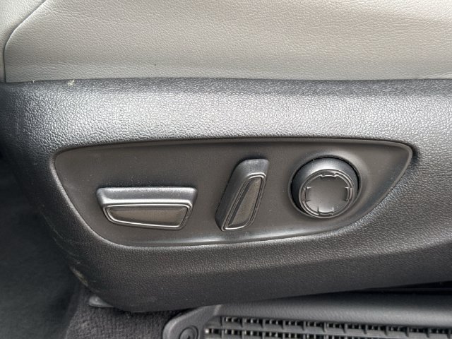 Used 2025 Toyota Sienna XLE FWD image 29