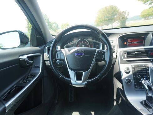 Used 2018 Volvo V60 T5 Cross Country w/ Convenience Package AWD/4WD image 27