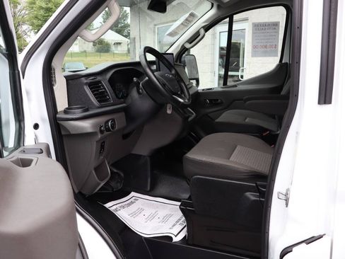 Used 2024 Ford Transit 150 Low Roof RWD image 9