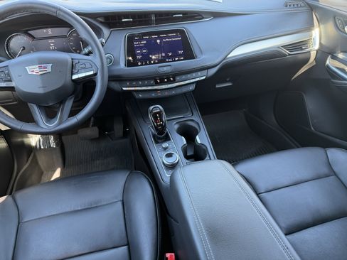 Certified 2022 Cadillac XT4 Premium Luxury w/ Enhanced Visibility Package image 15