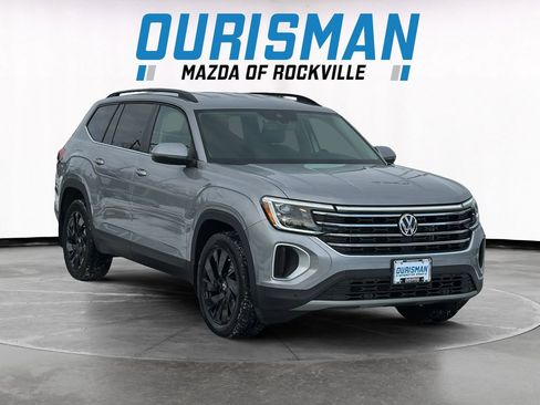 Used 2025 Volkswagen Atlas SE w/ Black Wheel Package image 1