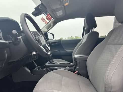 Used 2021 Toyota Tacoma SR AWD/4WD image 10