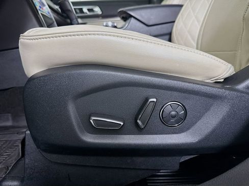 Used 2018 Ford Explorer Platinum AWD/4WD image 19