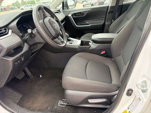 Used 2025 Toyota RAV4 LE image 10