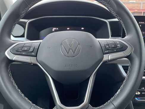 Used 2025 Volkswagen Taos SE image 28
