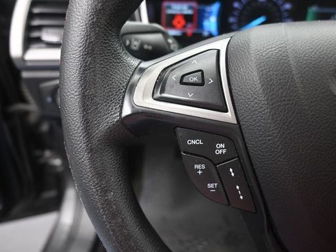 Used 2020 Ford Fusion SE FWD image 28