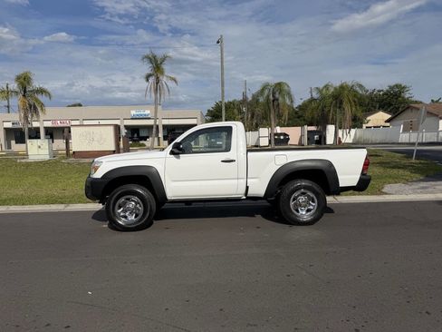 Used 2014 Toyota Tacoma 4x4 Regular Cab image 4
