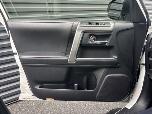Used 2020 Toyota 4Runner SR5 Premium w/ Moonroof Package AWD/4WD image 11