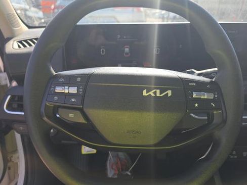 Used 2025 Kia K4 LXS image 8