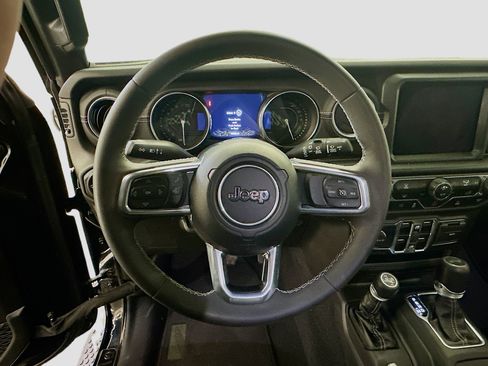 Used 2023 Jeep Wrangler Unlimited Sahara AWD/4WD image 18