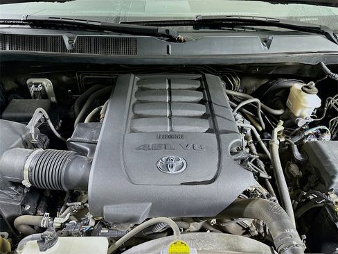 Used 2017 Toyota Tundra SR5 image 9