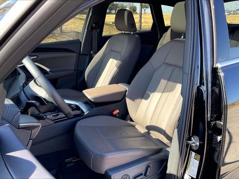 Certified 2025 Audi Q5 Premium w/ Convenience Package image 8