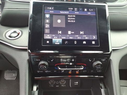 New 2025 Jeep Grand Cherokee Altitude image 16