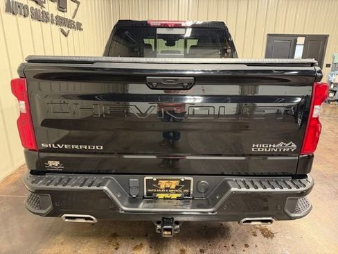 Used 2023 Chevrolet Silverado 1500 High Country w/ Technology Package image 9