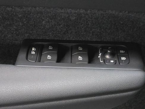 Certified 2023 Volvo XC40 Recharge Ultimate w/ Protection Package Premier image 23