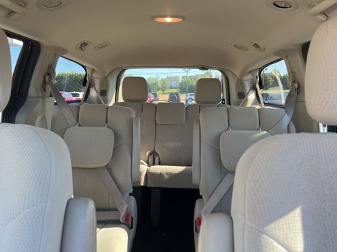 Used 2012 Dodge Grand Caravan SE FWD image 17