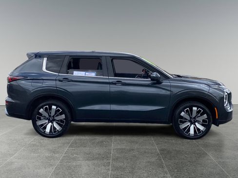 Used 2025 Mitsubishi Outlander AWD image 6