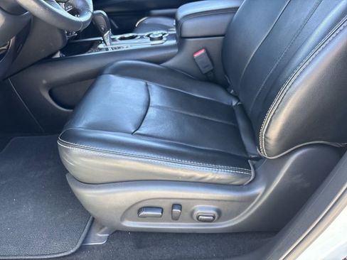 Used 2016 Nissan Pathfinder Platinum image 21