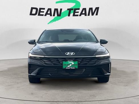 Certified 2025 Hyundai Elantra SEL FWD image 2