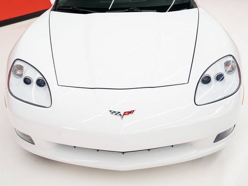 Used 2009 Chevrolet Corvette Coupe w/ Z51 Performance Package RWD image 11