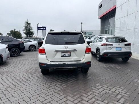 Used 2012 Toyota Highlander FWD image 3