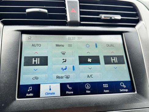 Used 2020 Ford Fusion SE image 26