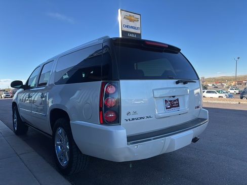 Used 2013 GMC Yukon XL Denali image 8