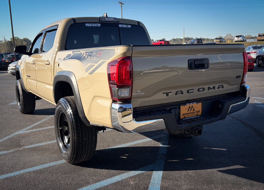 Used 2018 Toyota Tacoma TRD Off-Road AWD/4WD image 27