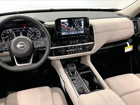 New 2025 Nissan Pathfinder SL image 7