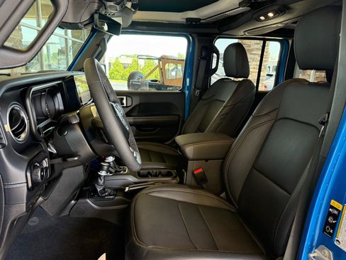 Used 2025 Jeep Wrangler Unlimited Sahara AWD/4WD image 10
