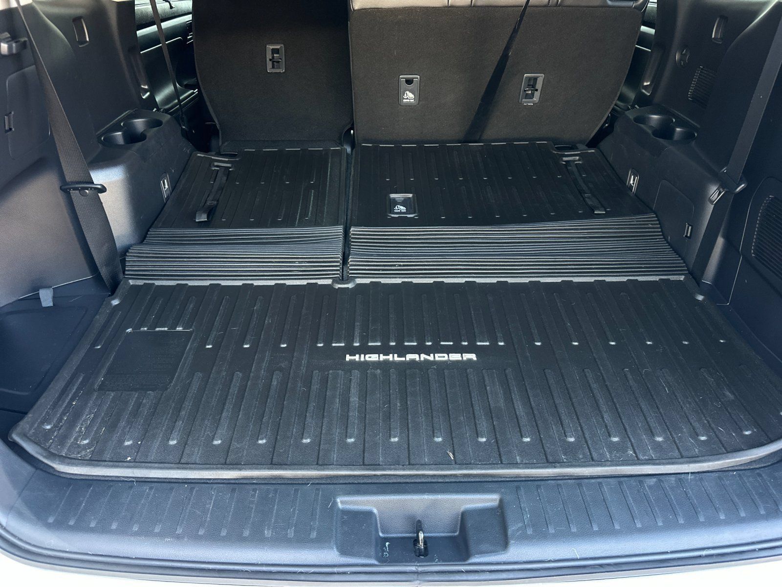 Used 2022 Toyota Highlander XLE FWD image 15