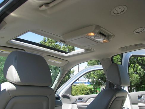 Used 2009 Chevrolet Suburban LTZ RWD image 8