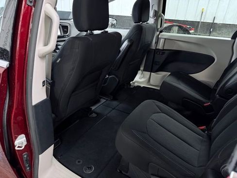 Used 2023 Chrysler Voyager LX FWD image 22