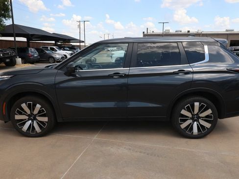 Used 2025 Mitsubishi Outlander SE FWD image 8