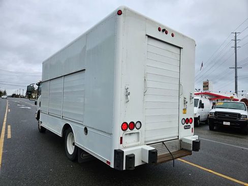 Used 2021 Isuzu NPR image 5