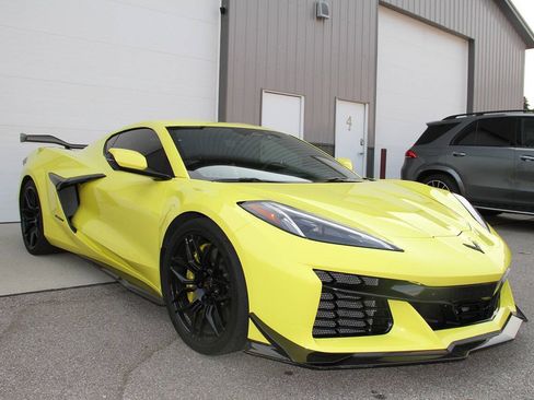 Used 2024 Chevrolet Corvette Z06 w/ Z07 Performance Package RWD image 5