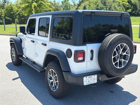 Used 2022 Jeep Wrangler Unlimited Sport AWD/4WD image 5