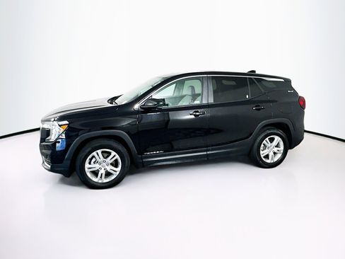 Used 2024 GMC Terrain SLE image 4