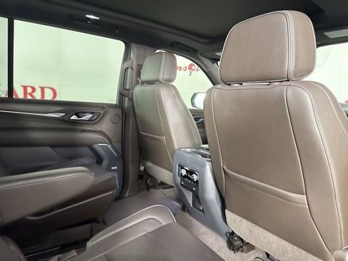 Used 2021 GMC Yukon XL Denali w/ Denali Premium Package image 19