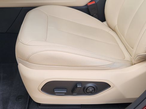 Used 2024 Jeep Grand Cherokee L Limited w/ Black Appearance Package image 24