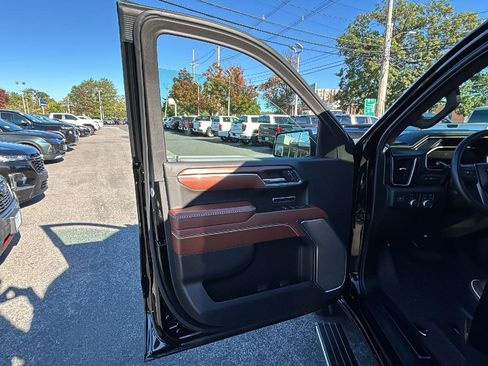 Certified 2024 GMC Sierra 1500 Denali Ultimate image 13