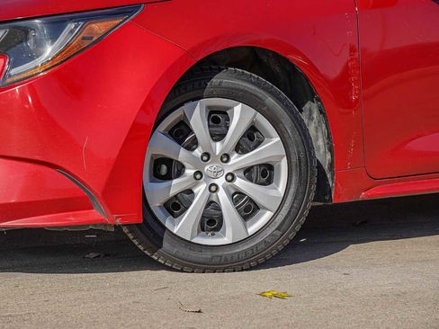 Used 2021 Toyota Corolla LE image 2