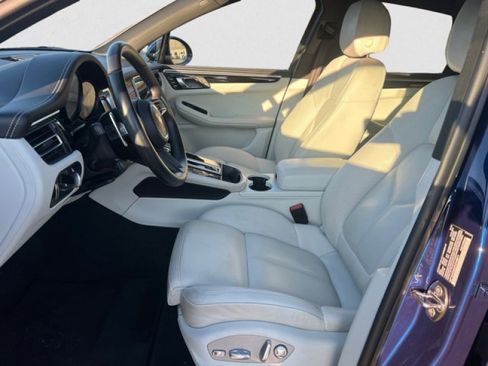 Used 2023 Porsche Macan image 10