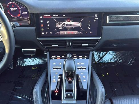 Used 2022 Porsche Cayenne S Platinum image 16