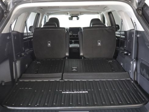 Used 2024 Toyota Highlander XLE AWD/4WD image 21