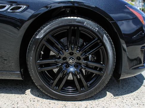 Used 2022 Maserati Quattroporte Modena Q4 AWD/4WD image 38