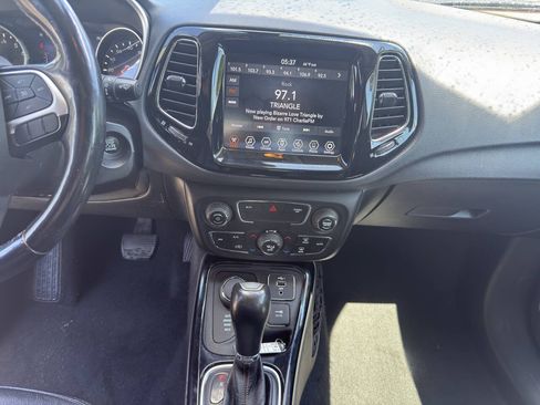 Used 2020 Jeep Compass Limited AWD/4WD image 10